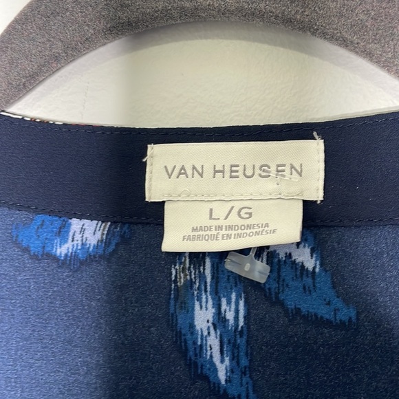 Van Heusen Floral Blouse - Picture 2 of 6